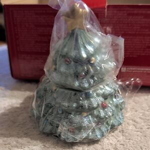 Avon Holiday Poured Candle Christmas Tree 2004 NIB